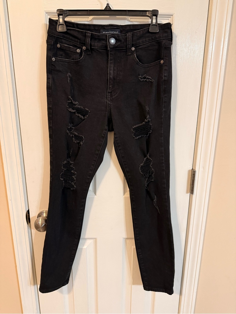 Aeropostale Women's Black Distressed Skinny Jeans size 8 regular